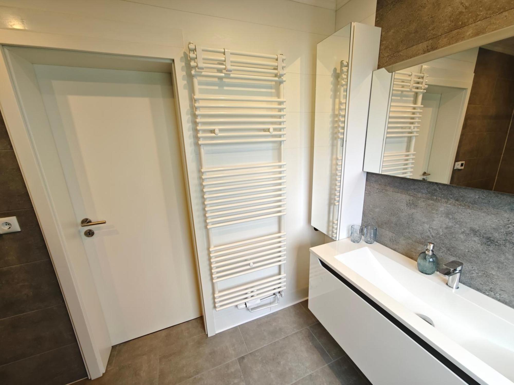 Fh-Naehe: Modernes Apt Mit Balkon Hof  Exterior foto